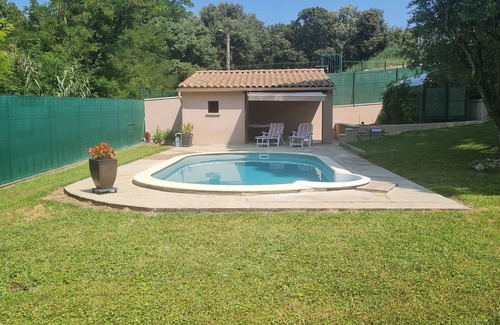 Bollene Apartment | Cosy studio with pool