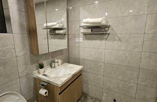 Gombe Apartment | Cosy stylish 1 bed Apartment with rooftop pool ina residential area of Gombe