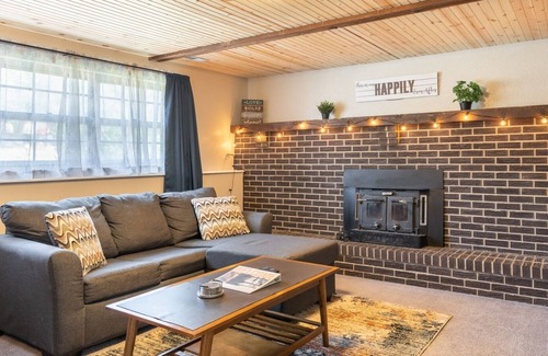 Rustic Hills Apartment | Cosy Suite with views of Pike's Peak