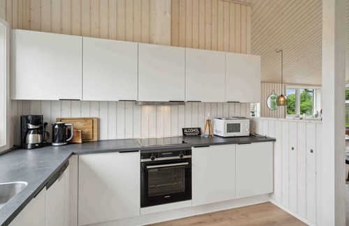 Strøby Ladeplads House | Cosy summerhouse near the waterfront