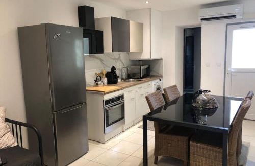 Le Bourg Apartment | Cosy T2 climatisé avec jardin et spa