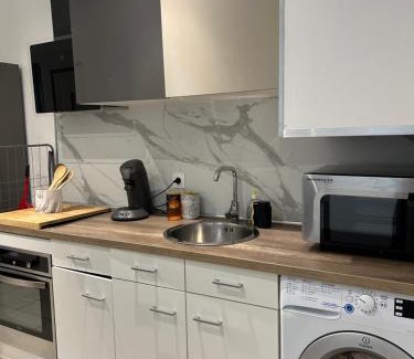 Le Bourg Apartment | Cosy T2 climatisé avec jardin et spa