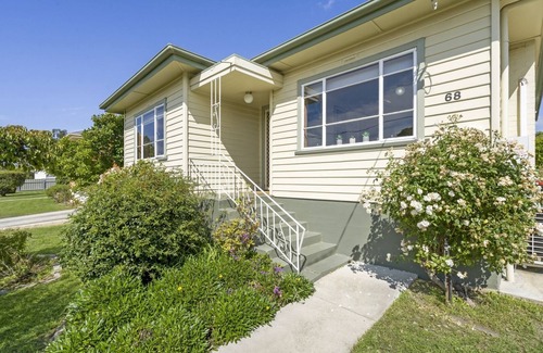 Newstead House | Cosy Tasmanian Home - 5min from CBD