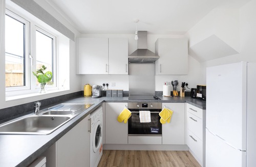 Severn Beach House | Cosy Three Bedroom House Bristol