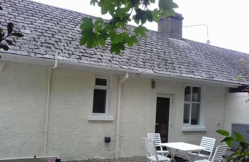 Ennis House | Cosy town centre townhouse with a large back garden