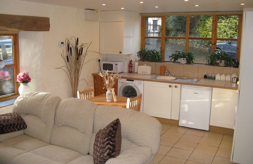 Torrington House | Cosy, very quiet, relaxing retreat, pretty surroundings, idylic. (pet-friendly)