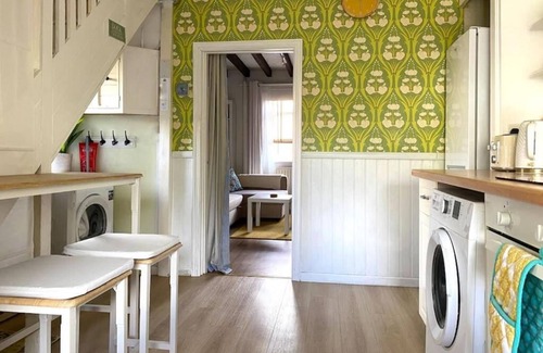 Welsh Frankton House | Cosy Victorian Cottage North Shropshire near Castle Free Parking Ideal for 2