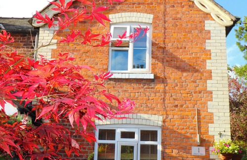 Welsh Frankton House | Cosy Victorian Cottage North Shropshire near Castle Free Parking Ideal for 2