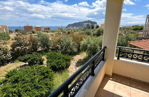 Monemvasia Villa | Cosy villa, close to the castle of Monemvasia. Ideal for family and friends.