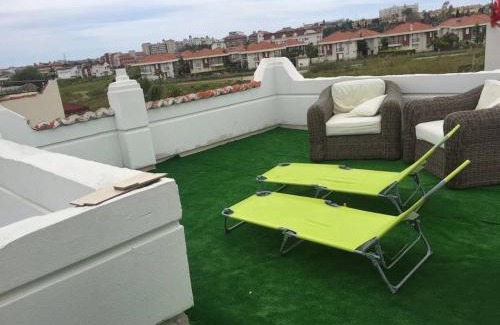 Manavgat Villa | Cosy Villa With Communal Pool, Rooftop Suntrap Area
