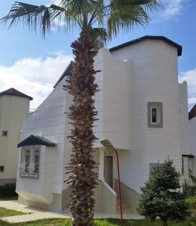 Manavgat Villa | Cosy Villa With Communal Pool, Rooftop Suntrap Area