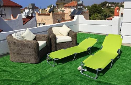 Manavgat Villa | Cosy Villa With Communal Pool, Rooftop Suntrap Area