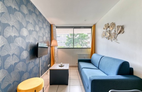 Zola - Pressense Apartment | Cosy, well-located apartment in Gratte-Ciel