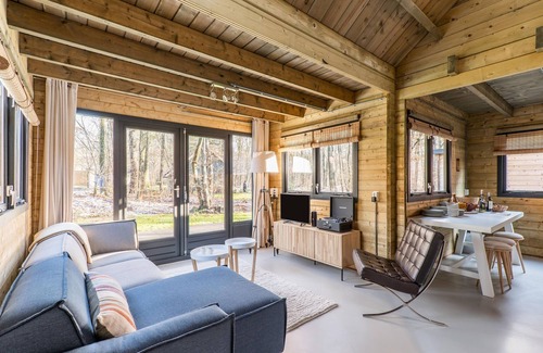 Zon en Schild House | Cosy wooden house amid woods in Soesterberg