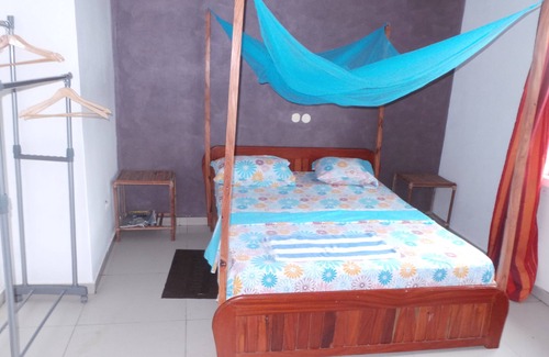 Abomey-Calavi House | Cotonou: House with garden