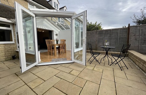 Stow-on-the-Wold House | Cotswold apartment with private parking!