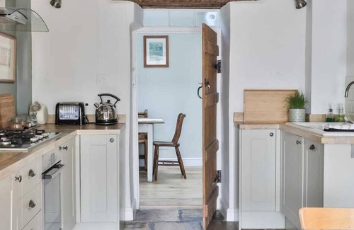 Tetbury House | Cotswold Stone Cottage with 3 Ensuites and Central location Coombers Mead Cottag