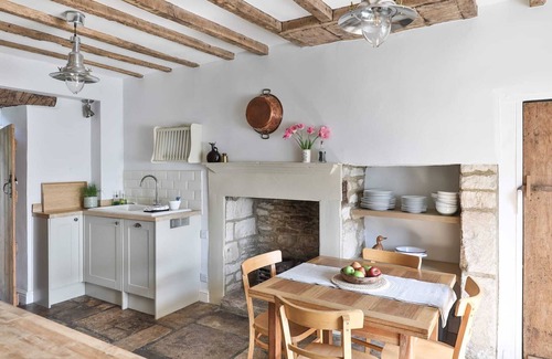 Tetbury House | Cotswold Stone Cottage with 3 Ensuites and Central location Coombers Mead Cottag