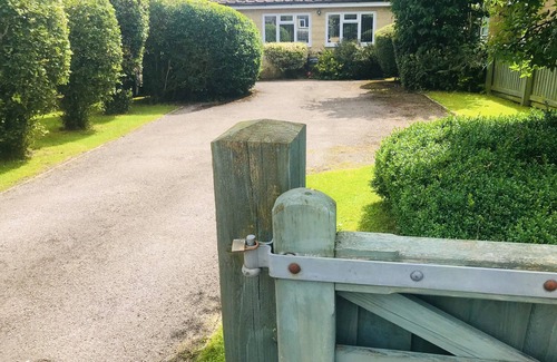Hullavington Cottage | ' Cotswolds Retreat' Double Jacuzzi/FREE WiFi