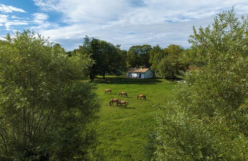 Saint-Quentin-en-Tourmont Cottage | Cottage PMR in the heart of the Baie de Somme, nature & comfort