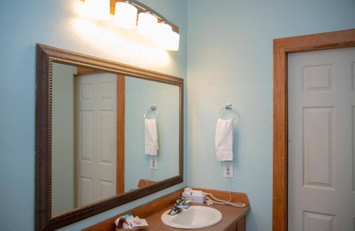 Fulton House | Cottage 03 at D&R Pelican Bay Resort - Pet Friendly