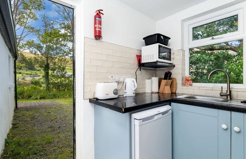 Connacht Cottage | Cottage 194 - Leenane - sleeps 4 guests in 2 bedrooms