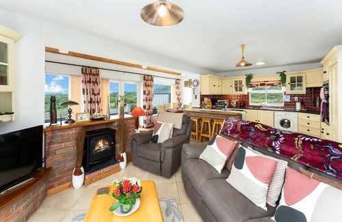 Ballyconneely Cottage | Cottage 207 - Ballyconneely - sleeps 8 guests in 4 bedrooms