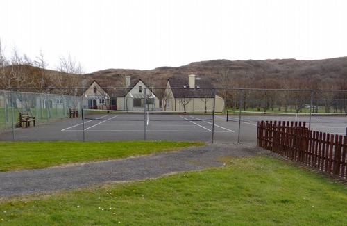 Clifden Cottage | Cottage 346 - Clifden - sleeps 6 guests in 3 bedrooms