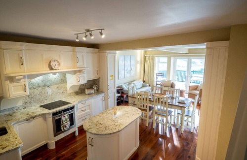 Clifden Cottage | Cottage 360 - Clifden - sleeps 6 guests in 3 bedrooms