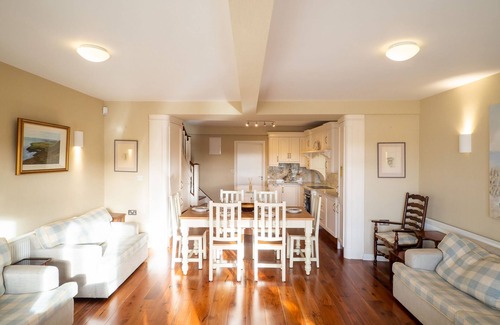 Clifden Cottage | Cottage 360 - Clifden - sleeps 6 guests in 3 bedrooms