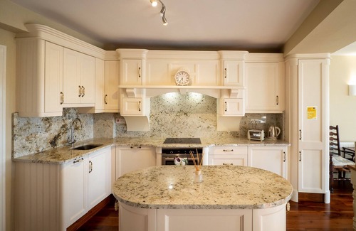 Clifden Cottage | Cottage 360 - Clifden - sleeps 6 guests in 3 bedrooms