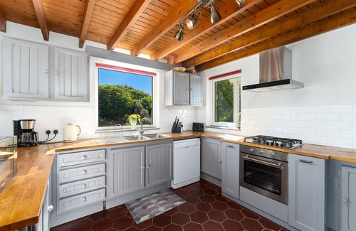 Clifden Cottage | Cottage 435 - Clifden - sleeps 6 guests in 3 bedrooms