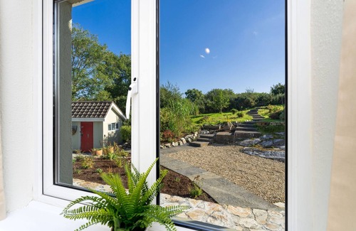 Clifden Cottage | Cottage 435 - Clifden - sleeps 6 guests in 3 bedrooms
