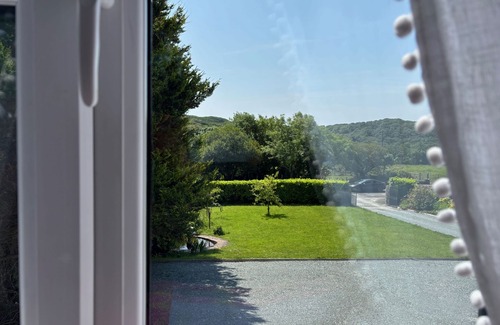 Clifden Cottage | Cottage 491 - Clifden - sleeps 6 guests in 4 bedrooms