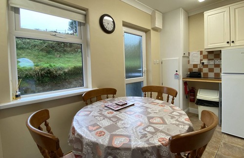 Cornamona Cottage | Cottage 512 - Cornamona - sleeps 4 guests in 2 bedrooms