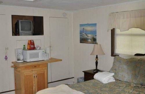 St. Michaels Cottage | Cottage #9 Stateroom located under main home