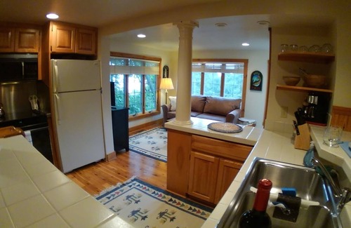 Macatawa Apartment | Cottage Apartment, Macatawa Park, Comfortably sleeps 2 + 1
