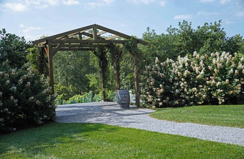 Crittenden House | Cottage At Brianza Gardens And Winery