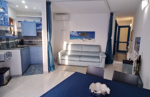 Sperlonga House | Cottage at Peak by the Sea with Private Parking Space