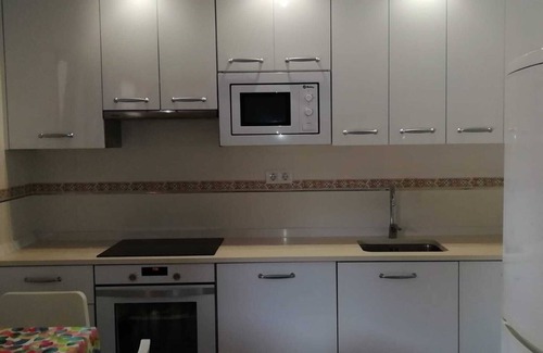 Barcena de Cicero House | Cottage at the foot of the estuary near the private beach (suitable for pets).
