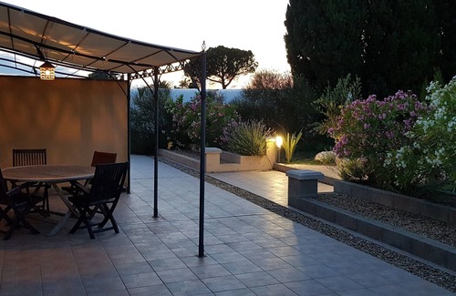 Fontvieille House | Cottage at the foot of the Alpilles for 4 people with swimming pool, surrounded by olive trees