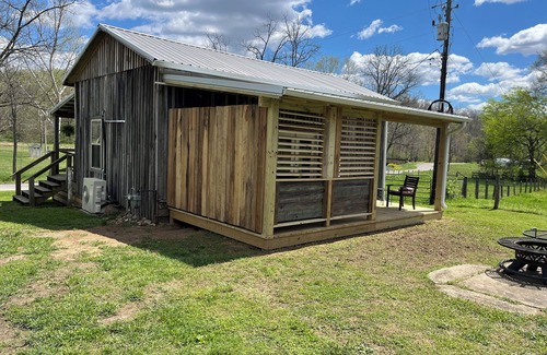 Denver Cottage | Cottage by the Creek-One hour West of Nashville