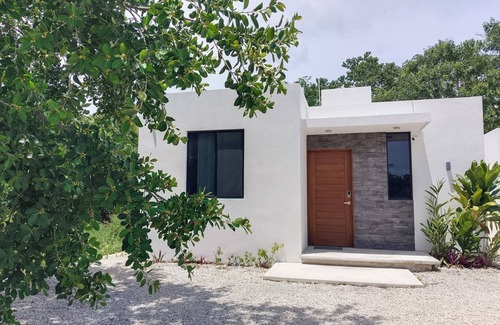 Majahual House | Cottage by the sea in a typical village