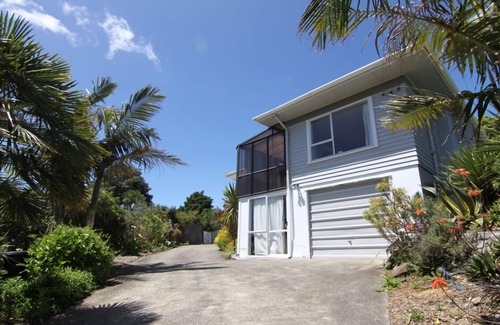 Raglan House | Cottage by the sea in Raglan