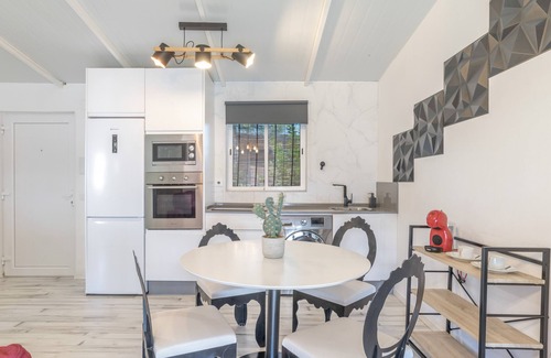 Conil de la Frontera Cottage | Cottage 'Casita de Ana' with Private Pool, Wi-Fi and Air Conditioning