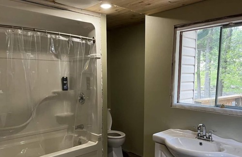 L'lle-du-College Cottage | Cottage on Beautiful Lake Temiskaming