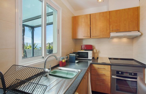 Santo Antonio Apartment | Cottage 'Capelos' with Sea View, Private Garden and Wi-Fi