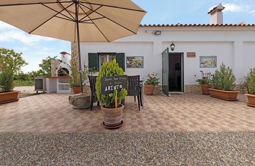 Palmela Cottage | Cottage 'Casa Arinto' with Shared Pool, Shared Terrace and Air Conditioning