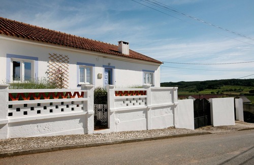 Cadaval Cottage | Cottage 'Casa Das Alfazemas' with Shared Pool, Private Terrace and Wi-Fi