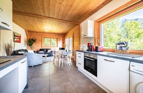 Chatillon-sur-Cluses Cottage | Cottage 'Côté Source' with Lake View, Private Terrace and Wi-Fi